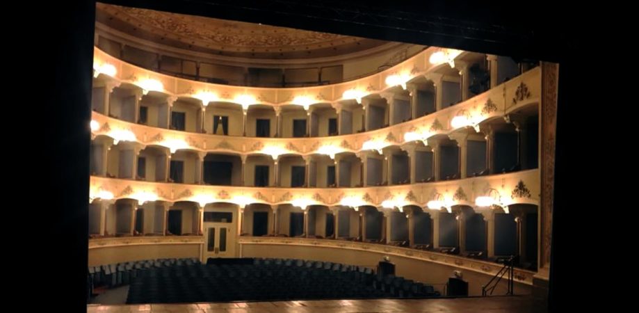 Platea del Teatro Cagnoni vista dal Palcoscenico